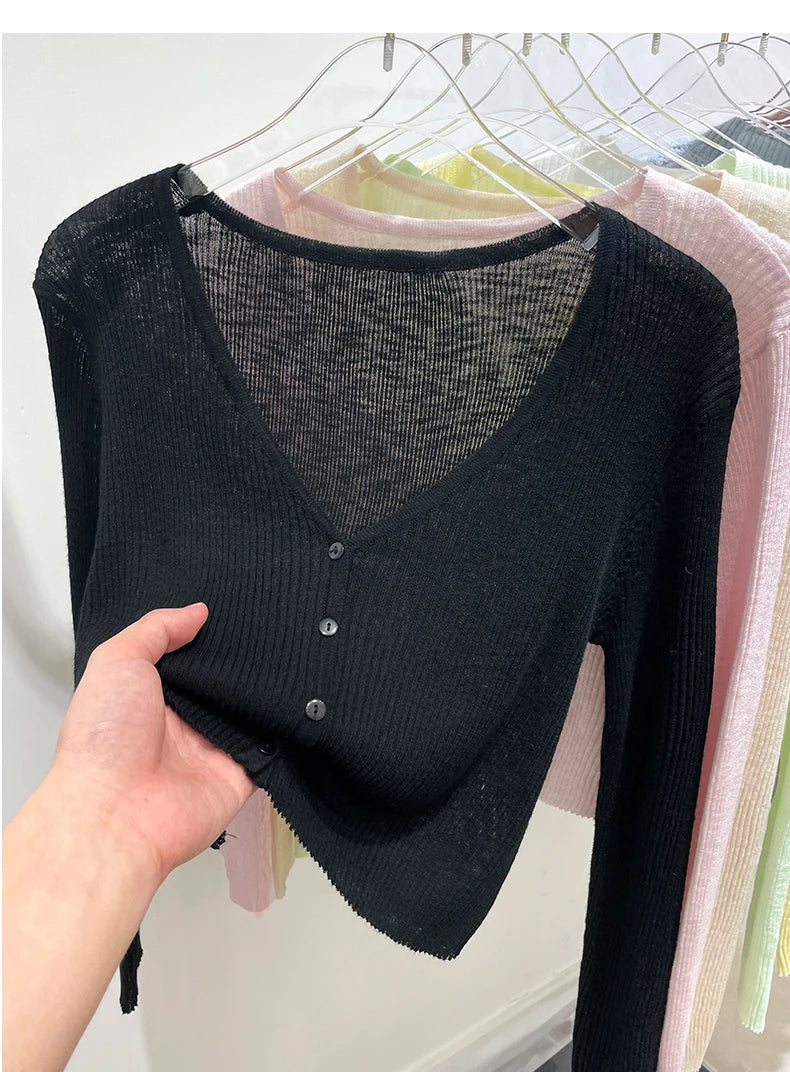 Made from high-quality ribbed knit, with a V-neckline, front buttons, and a fitted fit that flatters your curves. Versatile, it can be worn alone or as a layering layer, ideal for both casual and elegant looks.