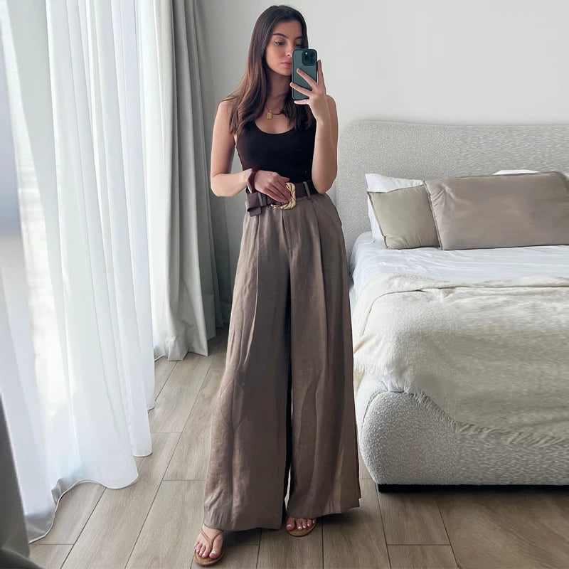 Made from lightweight, breathable fabric, it features a palazzo-style silhouette that elongates the silhouette, a high waistband that accentuates the waist, and an impeccable fit that guarantees sophistication for any occasion.
