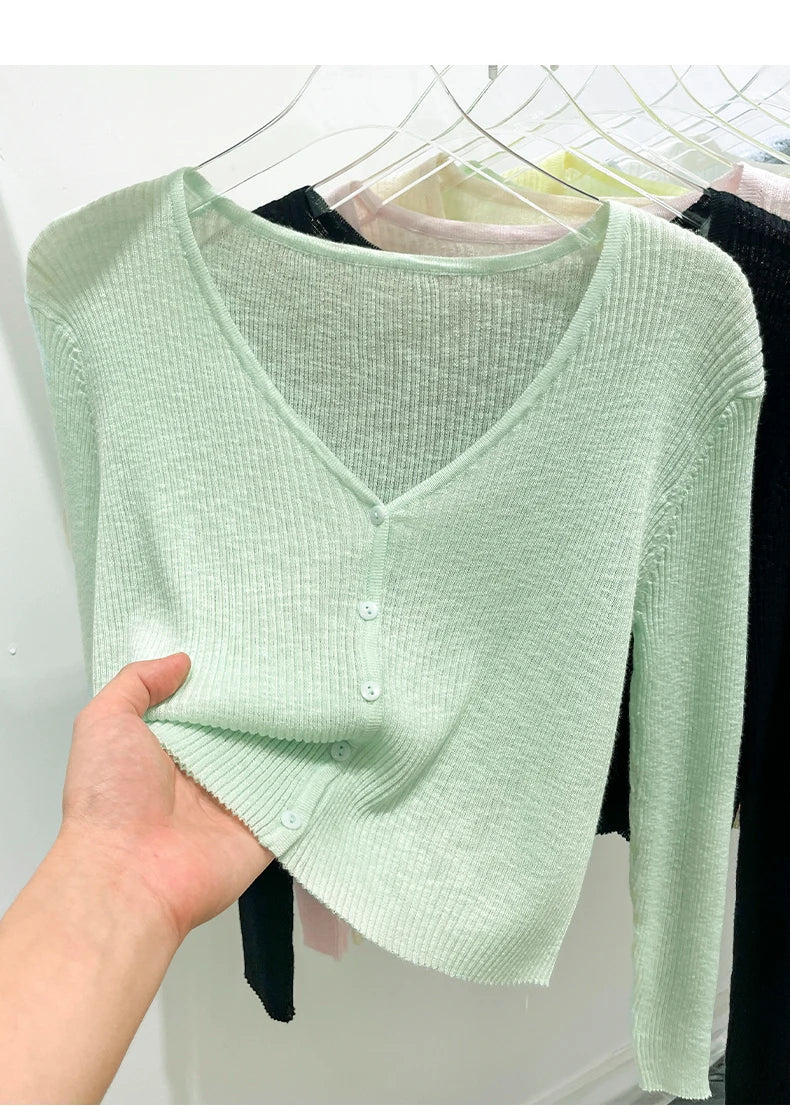 Made from high-quality ribbed knit, with a V-neckline, front buttons, and a fitted fit that flatters your curves. Versatile, it can be worn alone or as a layering layer, ideal for both casual and elegant looks.