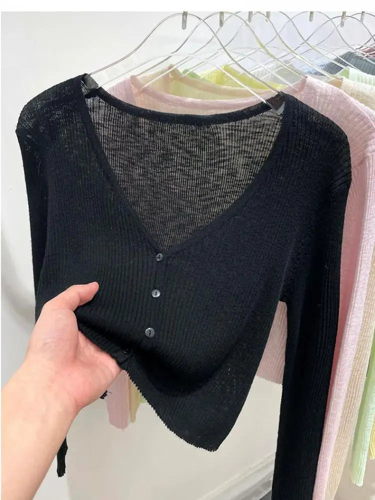 Made from high-quality ribbed knit, with a V-neckline, front buttons, and a fitted fit that flatters your curves. Versatile, it can be worn alone or as a layering layer, ideal for both casual and elegant looks.